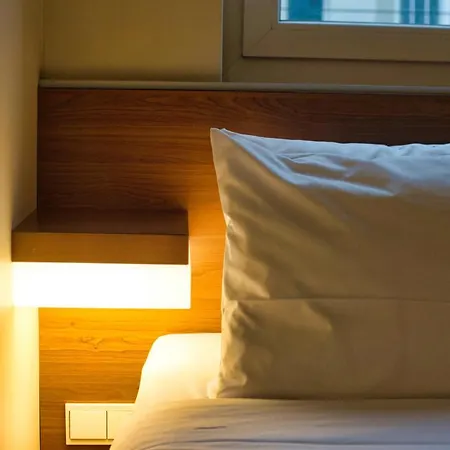 Easyhotel Hackescher Markt Otel 2*
