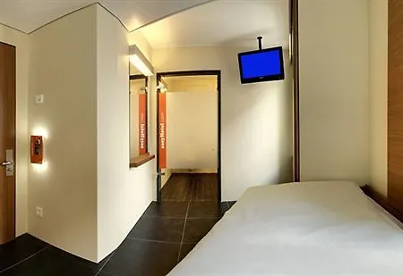 מלון Easyhotel Hackescher Markt 2*