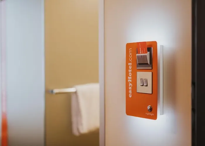 Easyhotel Hackescher Markt 2*