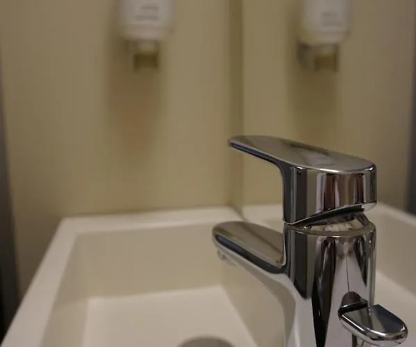 فندق إيزي هاكيشير ماركت